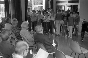 Markgrafengymnasium Durlach. Musikalischer Unterhaltungsnachmittag der 6. Klasse im Altersheim Parkschlössle