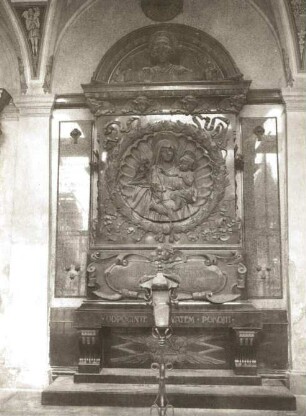 Grabmal der Familie Zbirovský : Amort, Vilém: Grabmal der Familie Zbirovský. Stein (?). 1906. Prag-Vyšehrad, Friedhof Vyšehrad