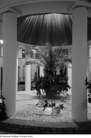 Innenaufnahme des Indischen Pavillons der Leipziger Herbstmesse 1954
