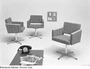 Drehsessel (Modell 105) : Drei Drehsessel (1974)