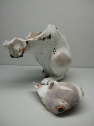 Sitzende dänische Hündin