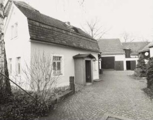 Radebeul, Serkowitzer Straße 45. Wohnhaus eines ehemaligen Bauernhofs (1801/1900)