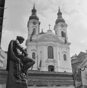 Statue vor der Marien-Magdalenenkirche in Karlsbad (Karlovy Vary)