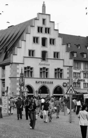 Freiburg: Kornhaus mit Fischbrunnen