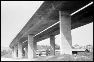 Chiasso: Verschiebebahnhof, Autobahnstützen