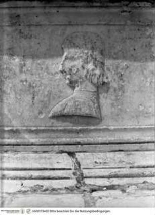 Brunnen, Portraits der Appiano und Wappen