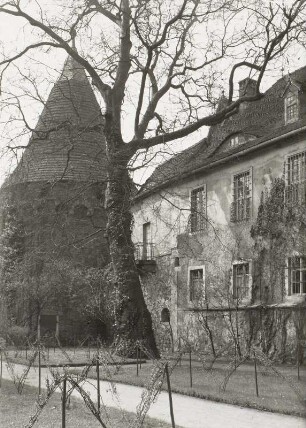 Halle (Saale), Burg Giebichenstein, Unterburg mit Rundturm