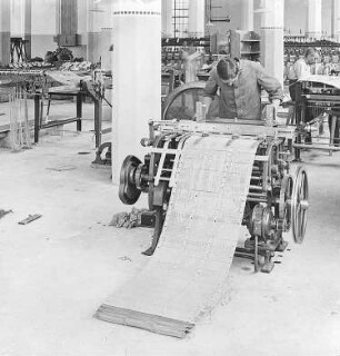 Kartenschnürmaschine : Technikgeschichte | Technologie | Fasern, Gespinste und Gewebe | Gardinen Weberei