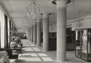 Dresden. Altmarkt. Kaufhaus "Honetta" für Damenmoden. Verkaufsraum 1. Etage