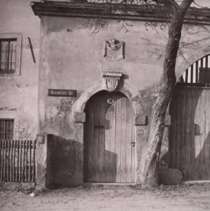 Toranlage des Gehöfts
