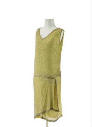 Gelbes Tanzkleid bestickt mit goldfarbenen Perlen