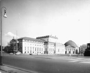 Berlin, Bebelplatz mit Deutscher Staatsoper und Kathedrale St. Hedwig