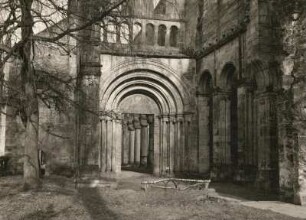 Paulinzella. Ruine der Klosterkirche. Westportal