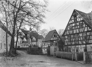 Straßenbild mit Bauernhof