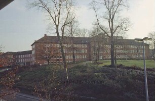 Kreisverwaltung: Stormarnhaus mit Seitenflügel von Norden aus gesehen