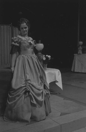 Szenenbilder aus der Oper "La Traviata" an der Deutsche Staatsoper Berlin : Szene mit Tiana Lemnitz