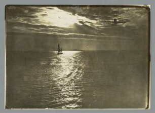 Hiddensee. Hafen mit Fischkuttern und Fischer am Strand