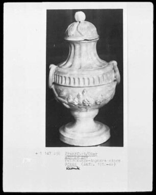 Bekrönungs-Amphora eines Kachelofens