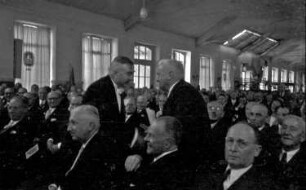 Lörrach: Verteilen von Medaillen