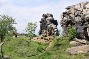 Harzvorland - Teufelsmauer : Zu den sehenswertesten Naturdenkmalen im nördlichen Harzvorland gehört die bis zu zwanzig Meter hohe "Teufelsmauer" bei Weddersleben. Aufgenommen am 12. Mai 2010