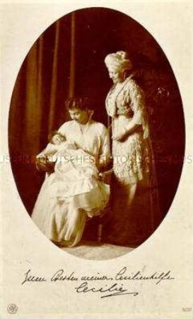 Auguste Viktoria und Kronprinzessin Cecilie mit ihrer Tochter Alexandrine