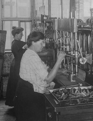 Mehrspindlige Bohrmaschine : Technikgeschichte | Technologie | Maschinenbau und Eisengiesserei | Elektrotechnische Industrie