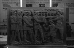 Bukarest: Vier Reliefs von Grosu Christea