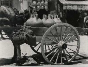 Lorca. Andalusien. Pferdegespann mit Tongefäßen zum Trinkwassertransport