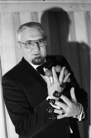 Atellier: Priester Zauberkünstler