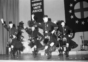 Freiburg: Stadthalle; Europafolklore, schottische Military-Tanzgruppe