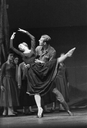 Szenenbilder aus "Neue Odyssee", Ballett in 5 Bildern von Albert Burkat mit Musik von Victor Bruns. Staatsoper Berlin, 01.03.1962