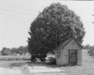 Laußnitz-Höckendorf, Lomnitzer Straße. Fahrzeugwaage mit Wägehäuschen