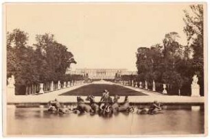 Schloss Versailles und Apollo Fontäne: Ansicht