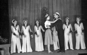 Freiburg: Frank mit Matrosengirls