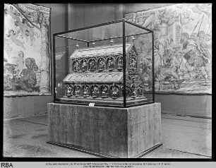 Jahrtausend-Ausstellung der Rheinlande 1925, Abteilung A, Raum 18: Kirchliche Goldschmiedekunst, Sonderraum für Dreikönigenschrein