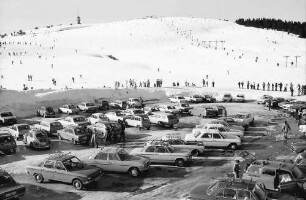 Feldberg: Parkplatz mit Feldberg