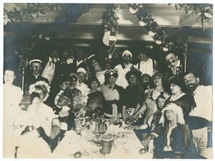 Maskenball an Bord der "Cap Finisterre"