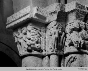 Figurenkapitell mit alttestamentarischen Szenen