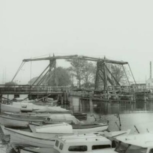 Greifswald, Hölzerne Klappbrücke in Wieck, erb. 1886