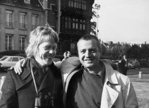 Robert Suckale und Dieter Kimpel auf einer Exkursion nach Amiens, im Hintergrund Alain Erlande-Brandenburg