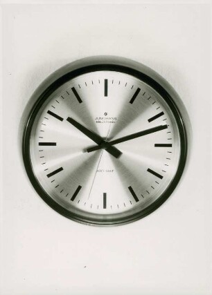 Junghans Wanduhr "electronic" "ato-mat" "338/5006" von Udo Schultheiss