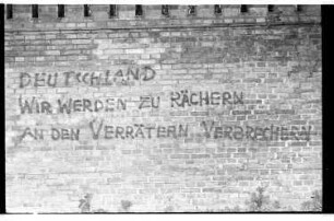 Kleinbildnegativ: "Faschistische Schmierereien", Volkspark Glienicke, 1977