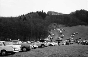Vogtsburg: Reitturnier, Autos an den Hängen und Publikum