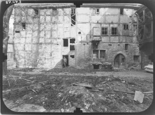 Erfurt-Altstadt, Michaelisstraße 10. Haus zum Güldenen Krönbacken (Baubeginn 1326, Erweiterung 1433). Hoffront des Haupthauses