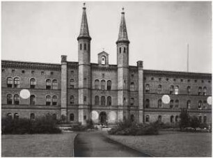 Evangelisches Diakonissenkrankenhaus Bethanien, Berlin-Kreuzberg Umbau. Hauptgebäude: Eingangsseite