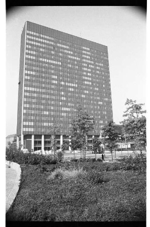 Kleinbildnegativ: Postscheckamt, 1975