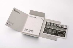 Rudi Meisel. Autorast 1971 : Begleitpublikation zur gleichnamigen Ausstellung in Form einer Archivbox mit Katalogtext und 14 Bildkarten. Hg. von Jens Bove, mit einem Text von Agnes Matthias, publish&print Verlag Dresden 2022. Geöffnete Box mit Editionsprint