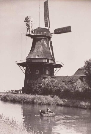 Emden, Holländerwindmühle : Emden. Große Holländerwindmühle mit Galerie