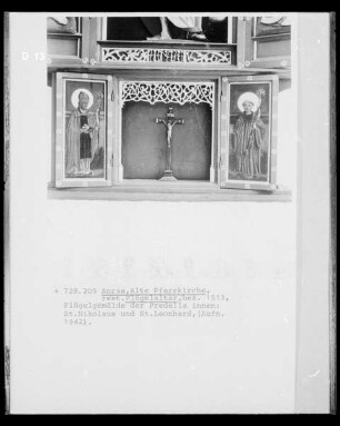 Predella im geöffnetem Zustand: Christus am Kreuz und die Heiligen Nikolaus und Leonhard