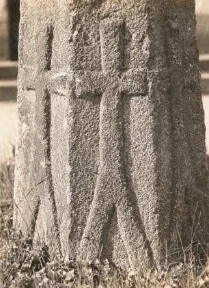 Bautzen. Taucherfriedhof. Gotischer Grabstein, Kreuzfiguren